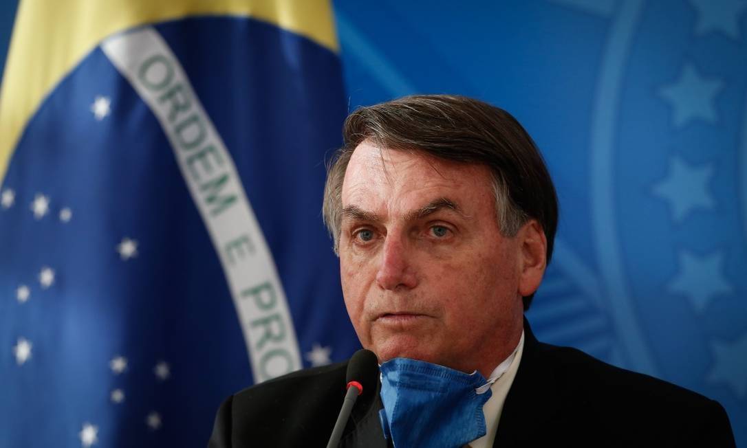 Bolsonaro revoga trecho de MP que permitia suspensão do contrato de trabalho por quatro meses